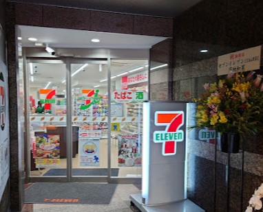 コンビニ　セブンイレブン本郷三丁目駅南店（コンビニ）まで310m