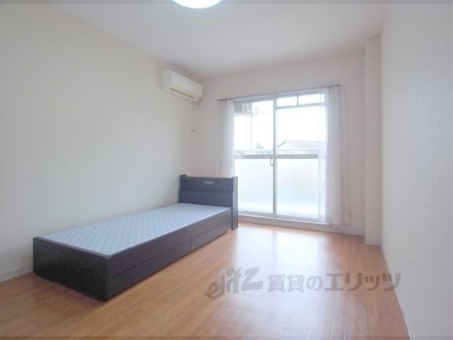 居室・リビング　陽が良く入り、明るいお部屋です。