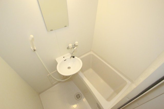 バス・シャワールーム　同じタイプの部屋の写真です。