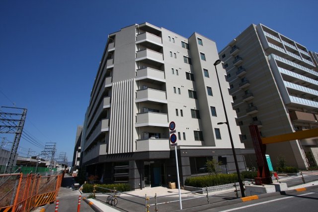 建物外観　洛西口駅徒歩3分。24時間ゴミ出し可能なRC造オートロック物