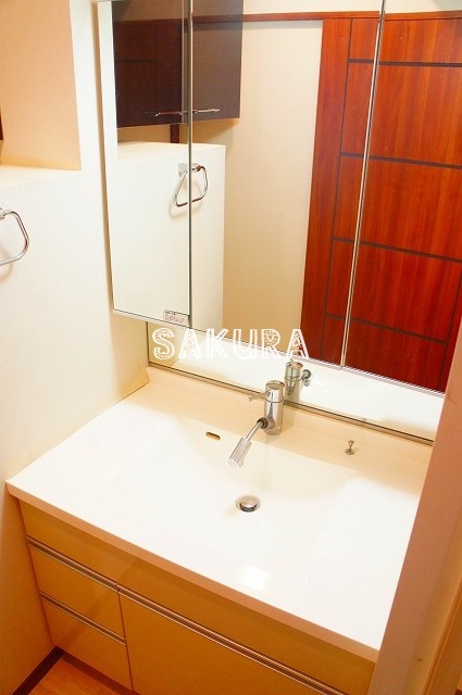 洗面設備　身支度に便利な洗面台！