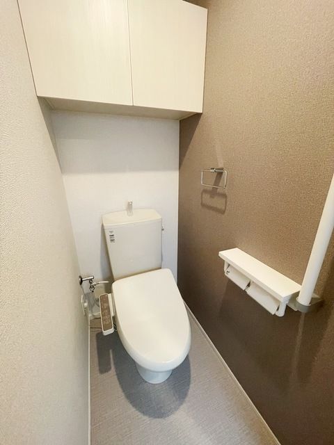 トイレ　温水洗浄便座付きのトイレです