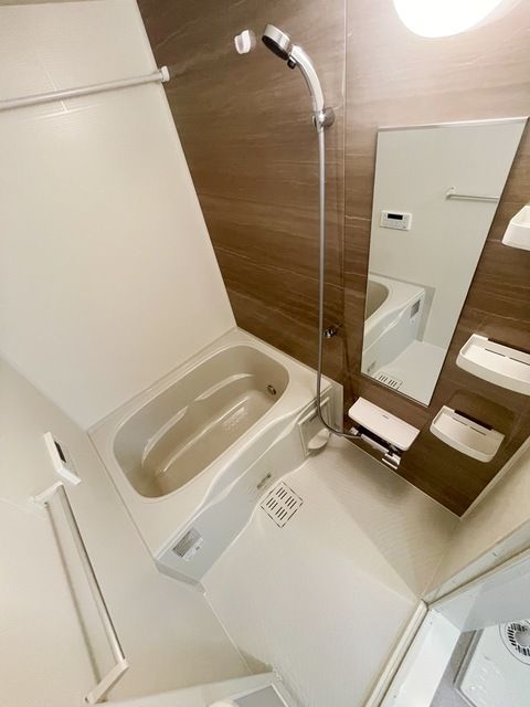 バス・シャワールーム　一日の疲れを癒せるバスルームです