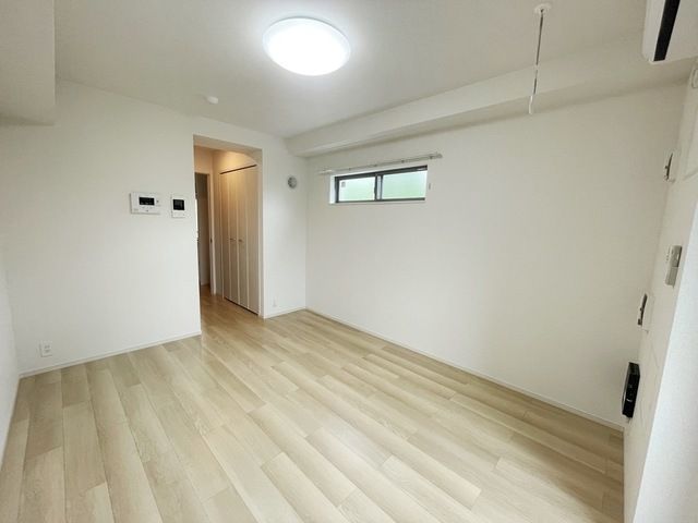 その他部屋・スペース　バルコニー側からの居室です(角部屋のみ2面採光)