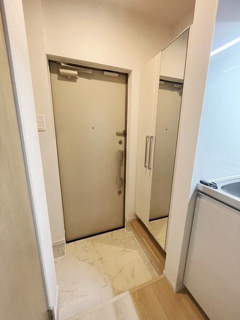 玄関　玄関にはシューズボックスがございます