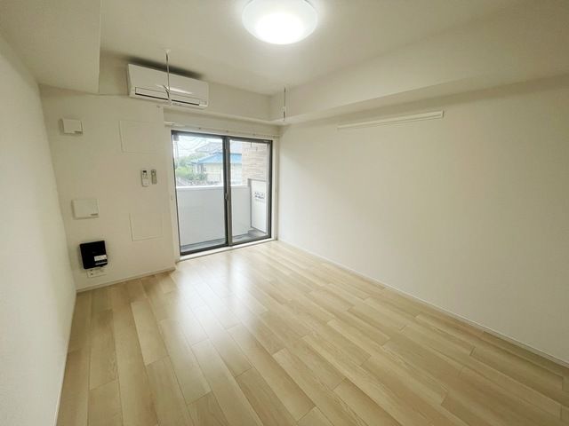 居室・リビング　別角度からの居室です