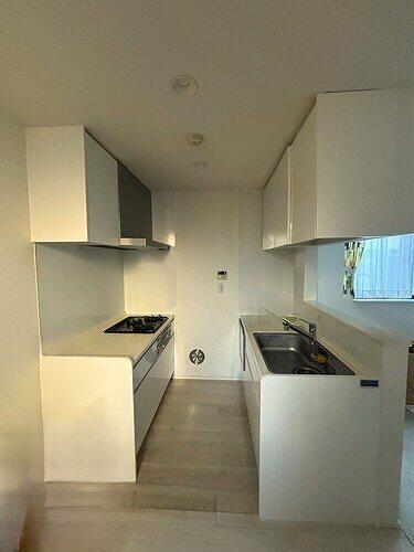 ロビー　キッチン（内装前）