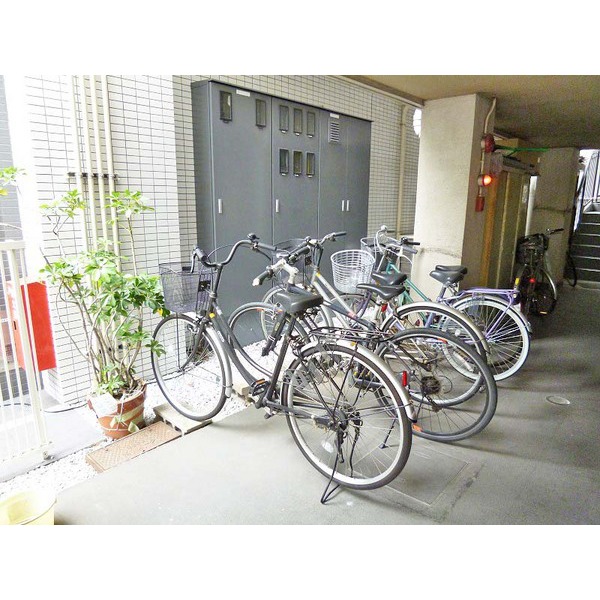 エントランス　駐輪スペース有♪