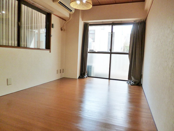 居室・リビング　２面窓あり♪