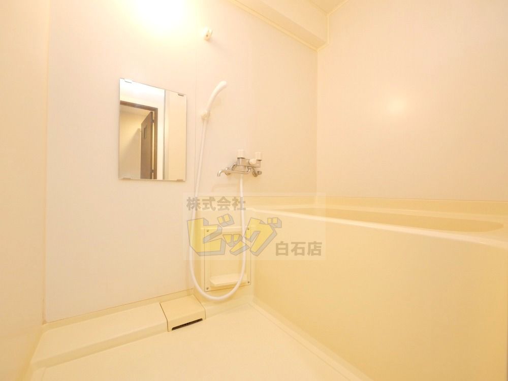 バス・シャワールーム　広々タイプのお風呂です♪