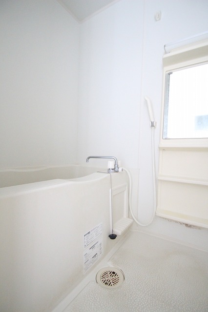 バス・シャワールーム　同物件別号室の写真です。