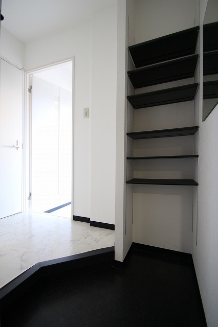 収納　同物件別号室の写真です。