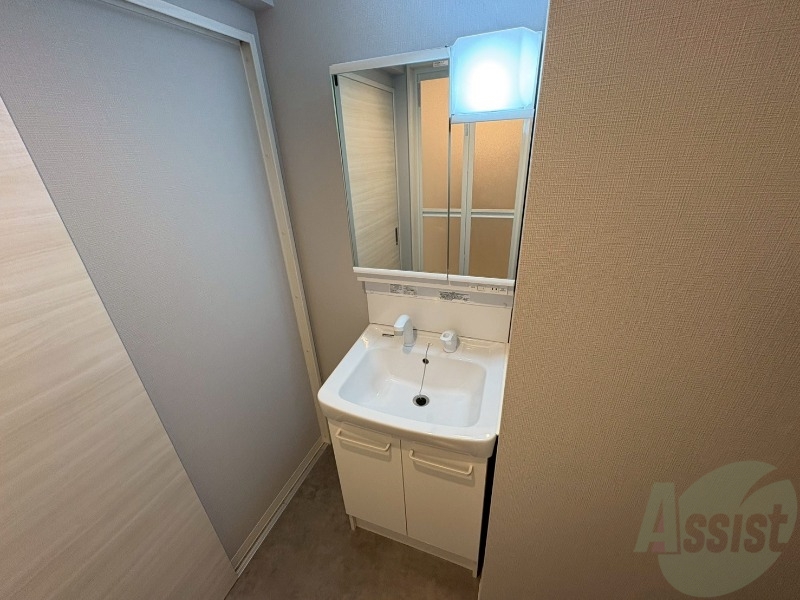 洗面設備　洗面台は独立していて使いやすそうです。