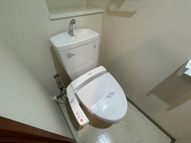 トイレ　301号室の写真です