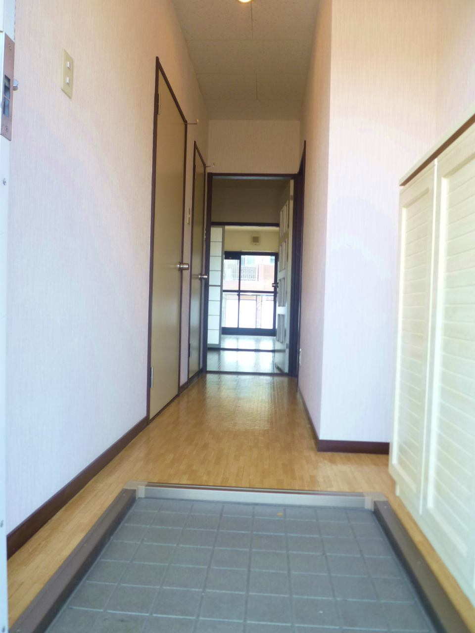 玄関　同一仕様です。