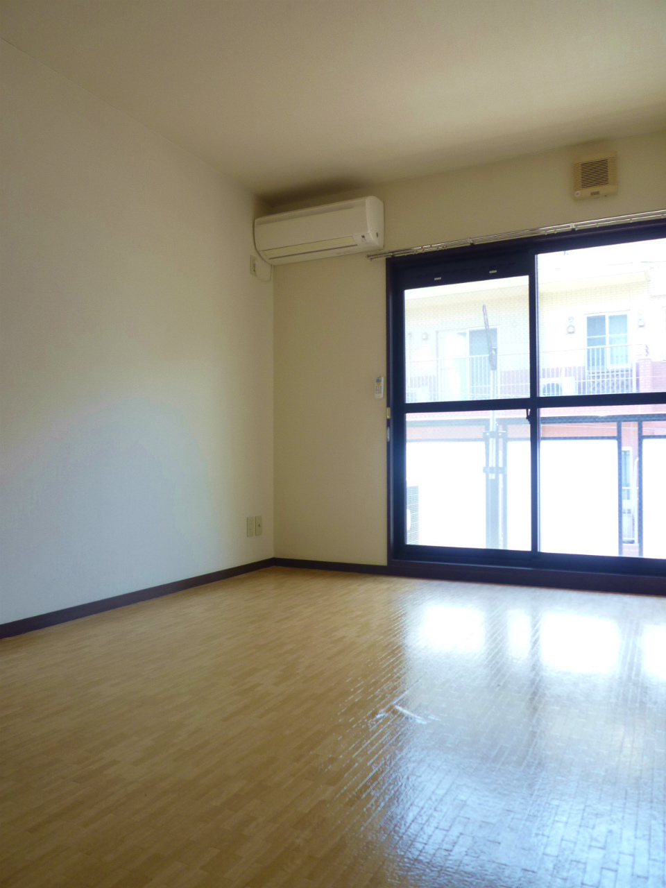 居室・リビング　同一仕様です。