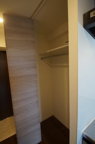 収納　ハンガーポール付のクローゼット