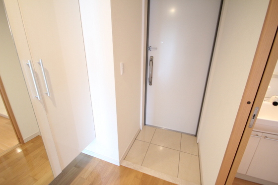 玄関　※別部屋の写真です