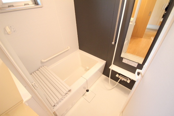 バス・シャワールーム　※別部屋の写真です
