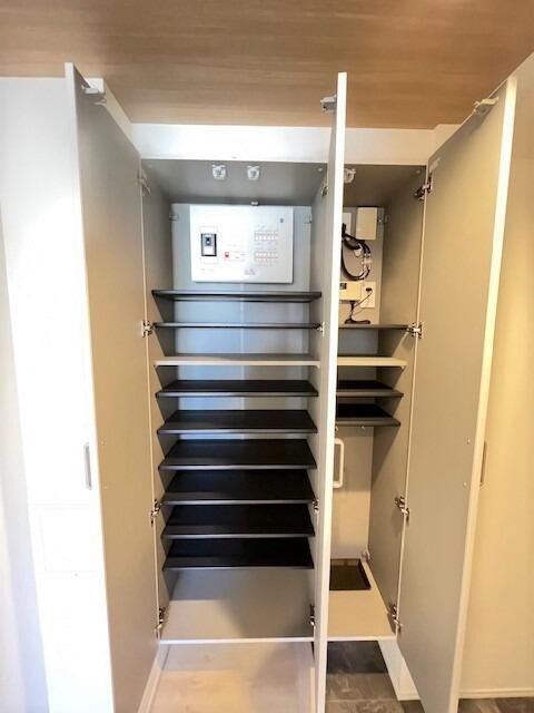 玄関　別タイプ部屋です。雰囲気や色味の参考としてご確認ください。