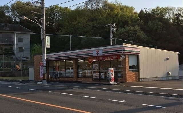 コンビニ　セブンイレブン（コンビニ）まで80m