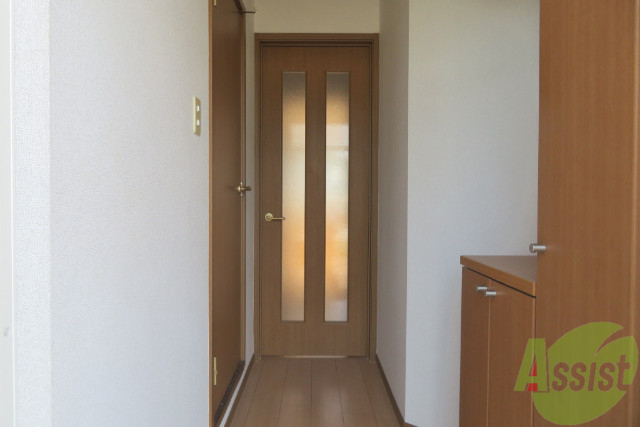 玄関　玄関からの目線。ドアがあるのでプライバシー面でも安心。