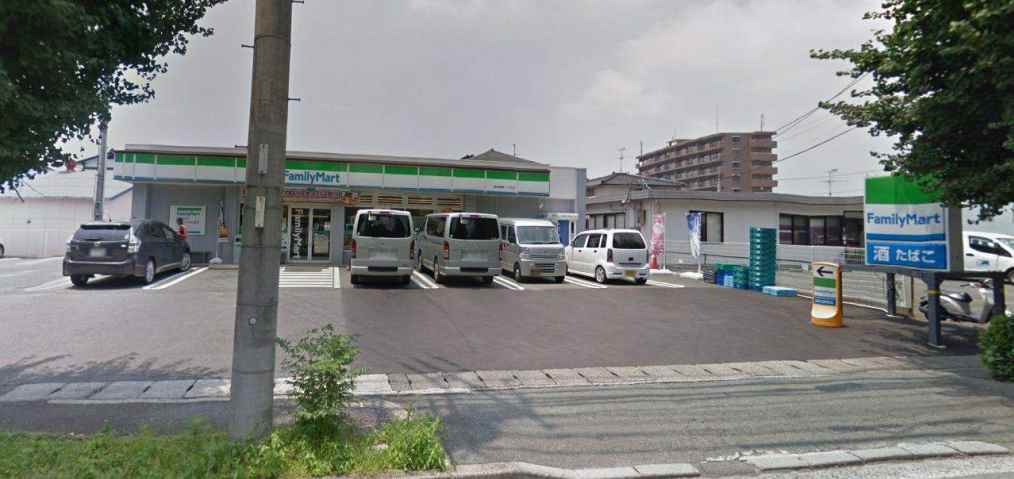 コンビニ　ファミリーマート（コンビニ）まで755m