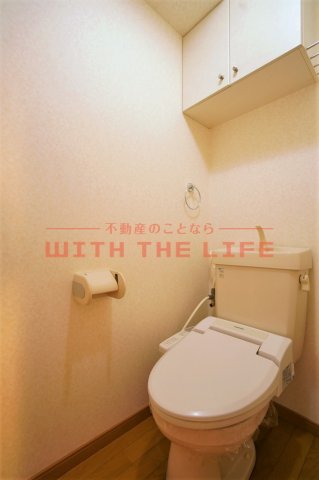 トイレ　落ち着いた色調のトイレです
