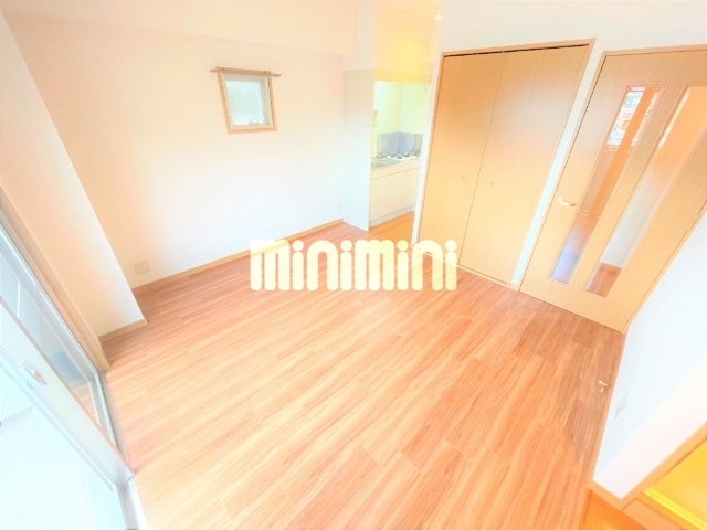 居室・リビング　左右に部屋が無い独立した部屋です