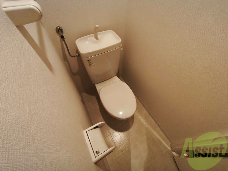 トイレ　こちらはトイレです。清潔感があり、安心して使用できます。