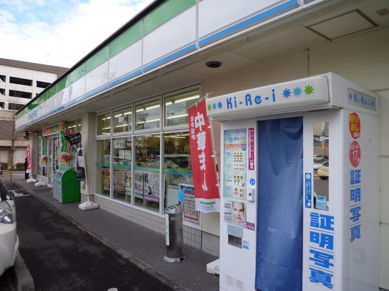 コンビニ　ファミリーマート泉中央駅前店（コンビニ）まで298m