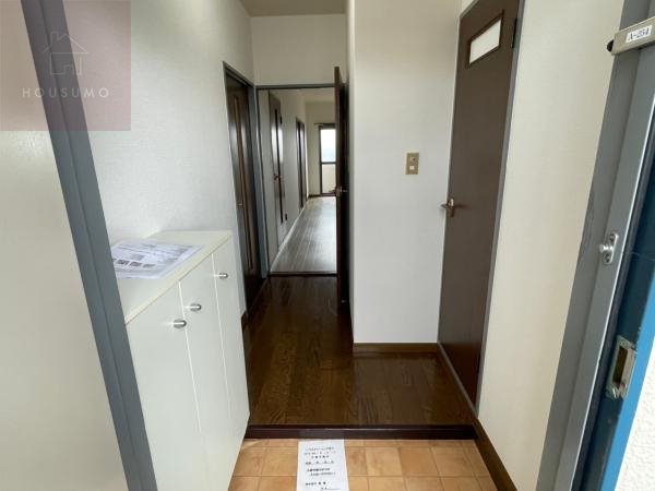 玄関　収納もある玄関です