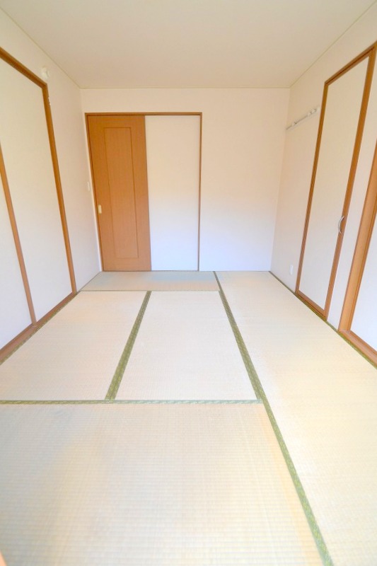 その他　和室も明るくキレイです。