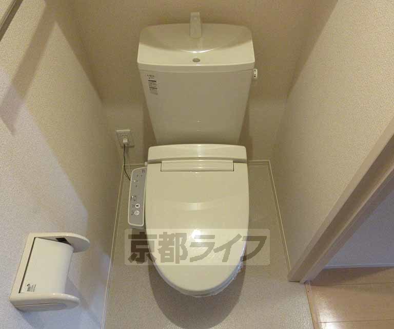 トイレ　温水洗浄便座付きです。
