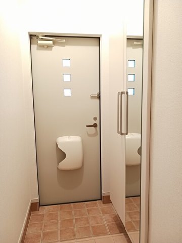 玄関　収納もある玄関です
