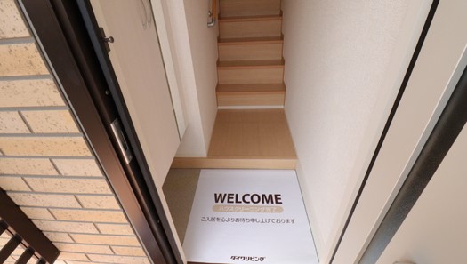 玄関　※間取り反転タイプの写真です