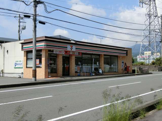 コンビニ　セブンイレブン（コンビニ）まで1432m