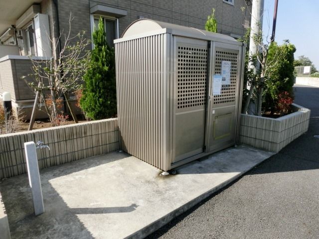 エントランス　エントランス近くにダストＢＯＸがございます。