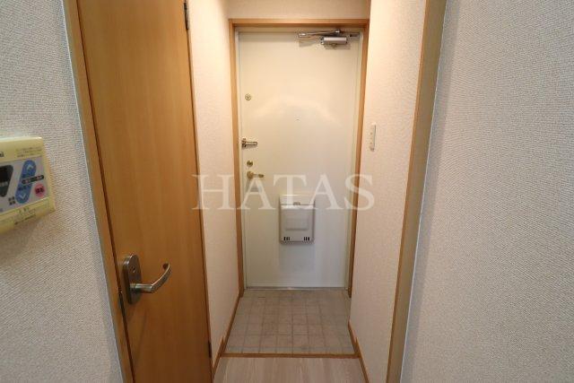 玄関　同物件別部屋です。
