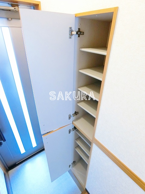玄関　シューズボックス付きの玄関です♪