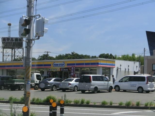 コンビニ　ミニストップ（コンビニ）まで320m