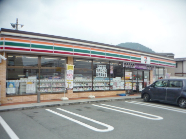コンビニ　セブンイレブン山形小白川町4丁目店（コンビニ）まで826m