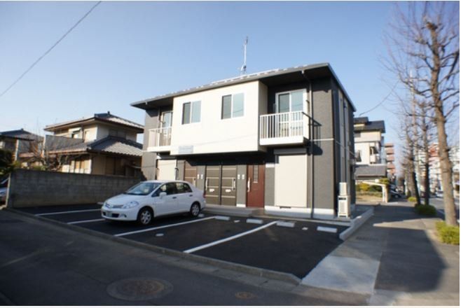 建物外観　駐車場