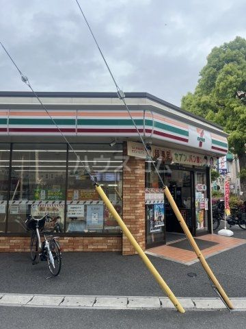 コンビニ　セブンイレブン 馬橋駅西口店（コンビニ）まで865m