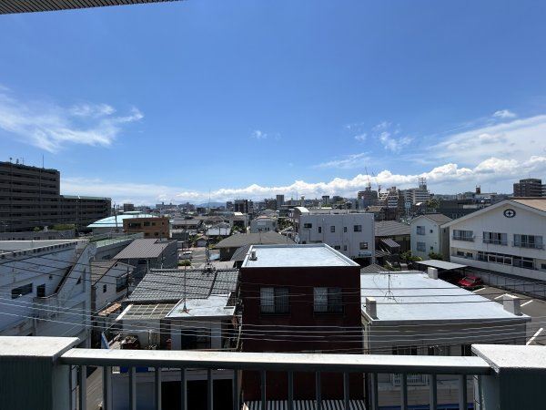 バルコニー　南向きで日当たり良好です