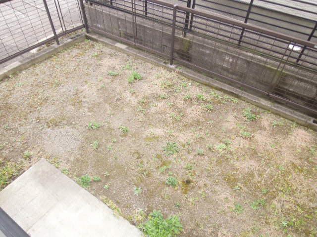庭　他号室の写真になります。