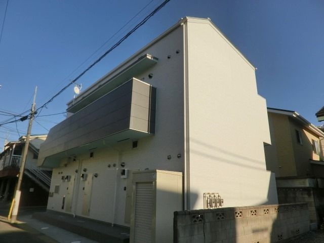 建物外観　２０１５年築のデザイナーズアパート。