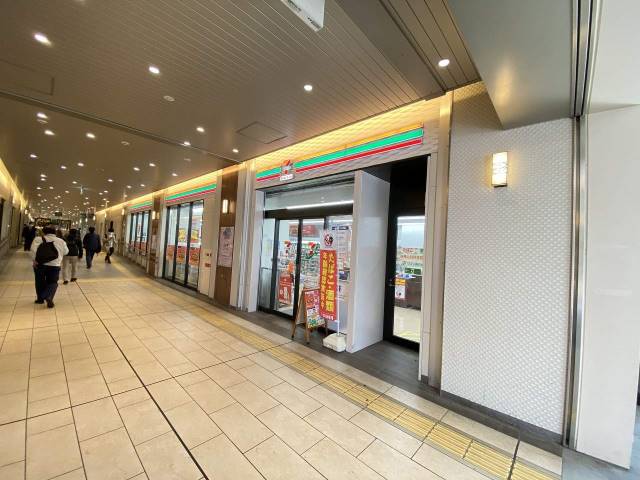 コンビニ　セブンイレブン（コンビニ）まで104m
