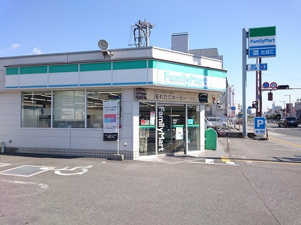 コンビニ　ファミリーマート高知旭町店（コンビニ）まで233m