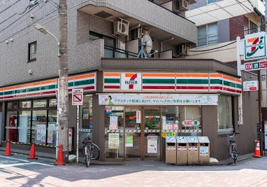 コンビニ　セブンイレブン 大田区大森駅南店（コンビニ）まで305m